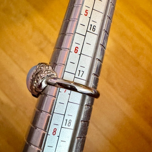 Blue Opalesque Ring Size 7, AVON vintage jewelry - Picture 3 of 9